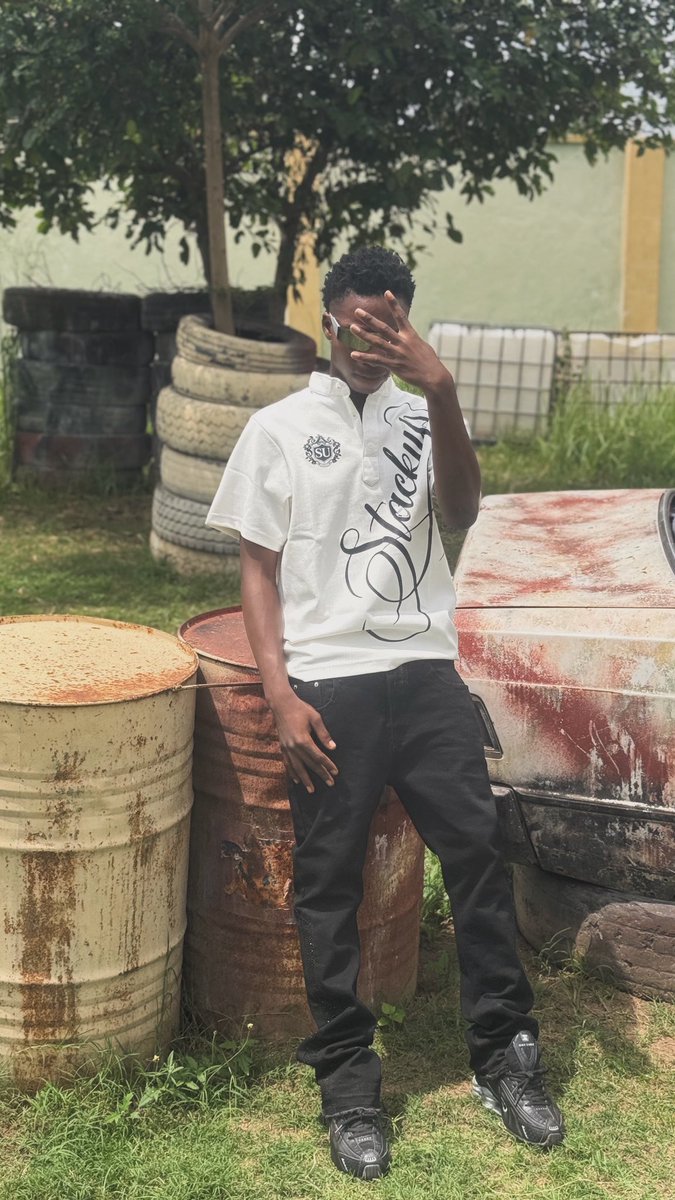 stackup_lxry's tweet photo. @444monochrome Got some merch you could rock better superstar 🙂‍↔️🧎‍♂️ https://t.co/b36jIfdCis