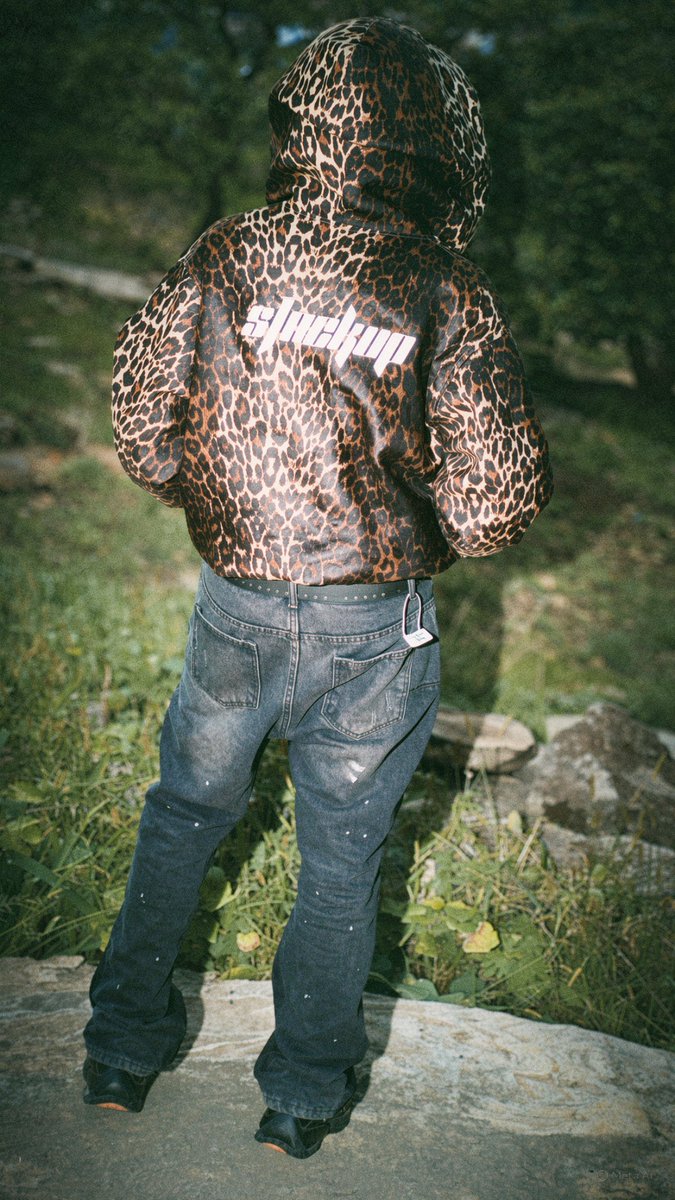 stackup_lxry's tweet photo. @444monochrome Got some merch you could rock better superstar 🙂‍↔️🧎‍♂️ https://t.co/b36jIfdCis