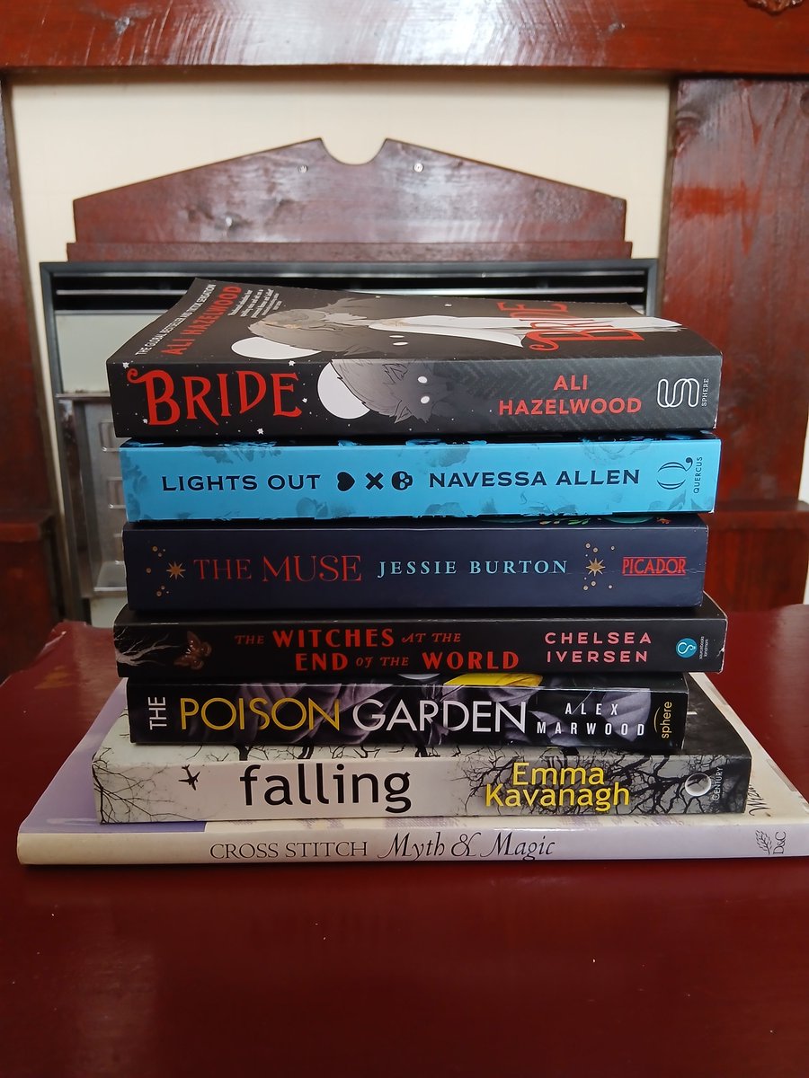 Tinalouisereads's tweet photo. Charity shop and Aldi book haul #bookhaul #charityshop https://t.co/jNvF4MH8Xl