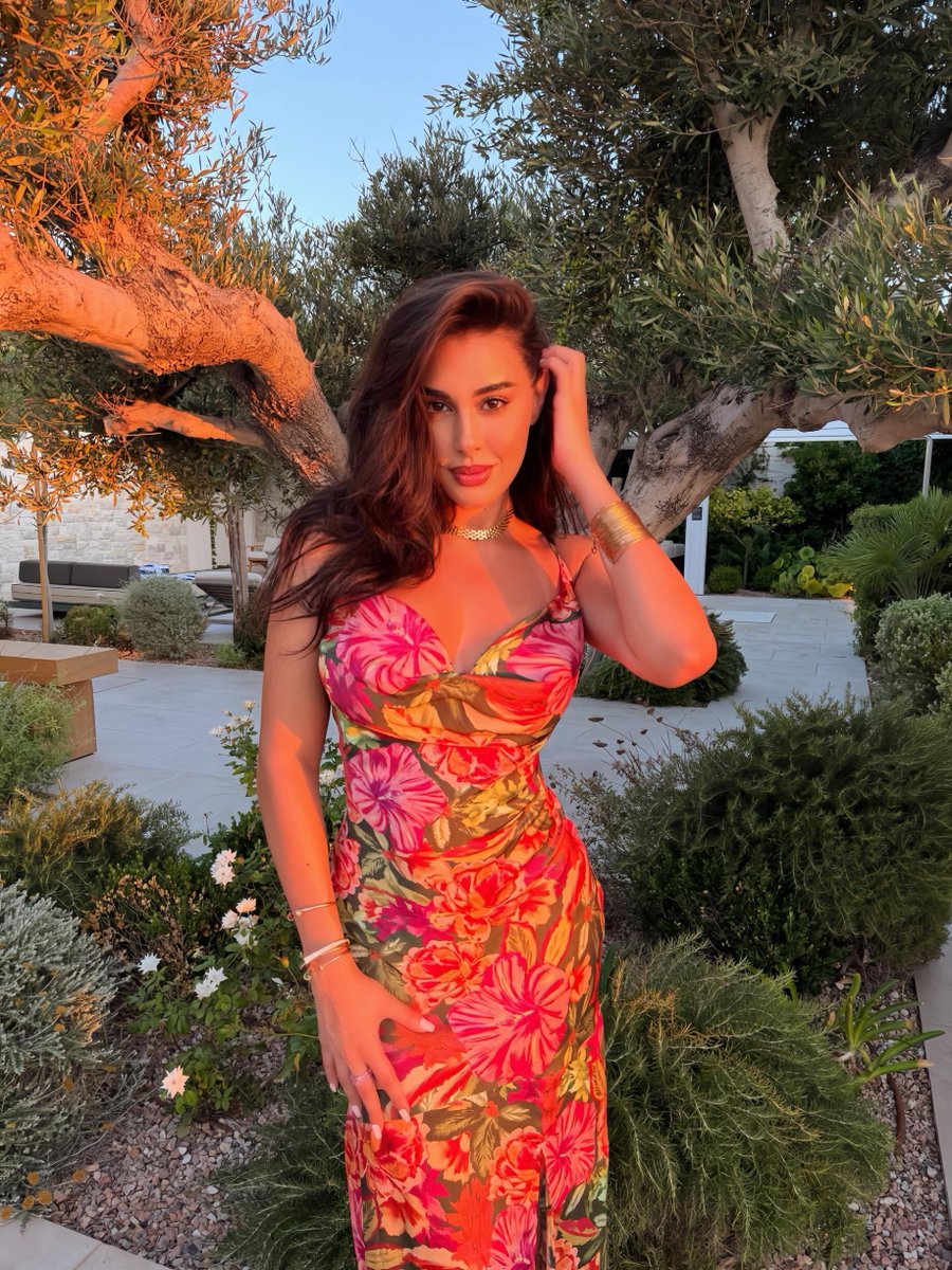 yasmineholic's tweet photo. صباح الجمال 🌹
#yasminesabri @yasminesabri https://t.co/euhx5mhRH0