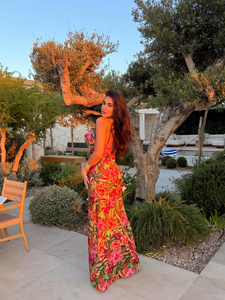 yasmineholic's tweet photo. صباح الجمال 🌹
#yasminesabri @yasminesabri https://t.co/euhx5mhRH0