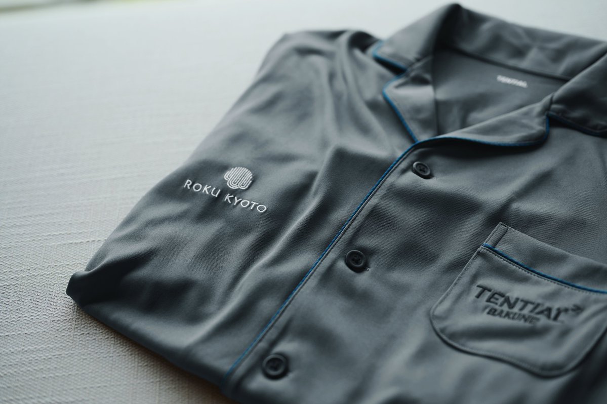 TENTIAL_Inc's tweet photo. /
「ROKU KYOTO, LXR Hotels & Resorts」に #BAKUNE シリーズを導入🛏️
\
10月1日より、ラグジュアリーリゾートホテル「ROKU KYOTO, LXR Hotels &Resorts」のプレミアフロア全室に
#TENTIAL の「BAKUNE」シリーズを導入いただきます。
「BAKUNE Pajamas Dry」は、ROKU KYOTOのロゴを特別に刺繍した限定デザイン。
京都ならではの豊かな体験と深い休養が調和する、“眠り”からデザインする上質なウェルネスステイをお届けします💤
詳細はこちら👇
https://t.co/9VJuAU3qGW