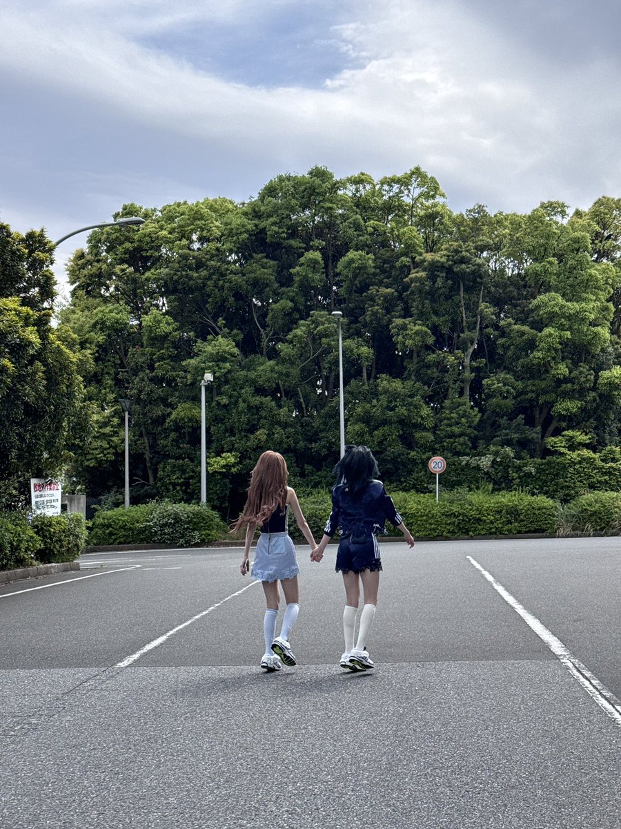 juuuniy's tweet photo. 청춘의 형상화 같고 참 이뿌다
10대의 마지막을 즐기거라…~~ https://t.co/KrSFt7HT0r