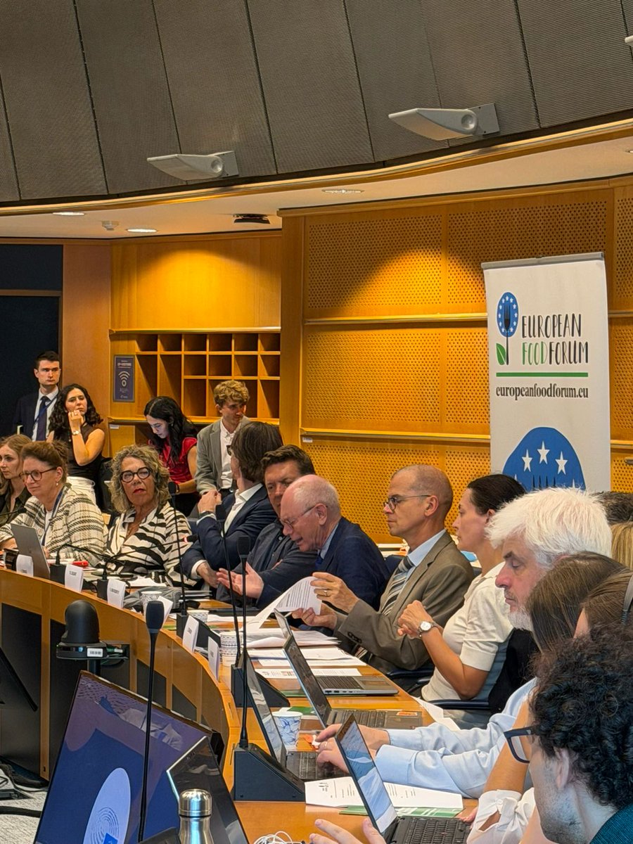 EUFoodForum's tweet photo. From farm to fork, food waste remains one of Europe’s most urgent challenges. At the EFF - @EuroFoodBanks event hosted by MEP @BenoitCassart, speakers agreed: meeting the EU’s new targets requires better prevention, easier donation and stronger redistribution. 

#IDAFLW2026 https://t.co/oRRfWRVzEH
