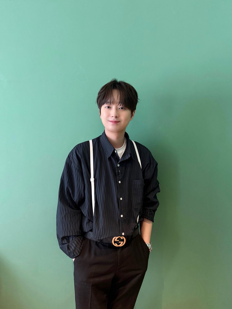 ChanWonOfficial's tweet photo. 📸 찬또그래퍼 📸

지난주 멜빵또를
못봐서 아쉬우셨던 분들🙋‍♀️

오늘은 수요일을 채워줄
<톡파원 25시>가 찾아왔습니다🥰

모두 오후 9시 50분
JTBC에서 본방사수!📺✨

#이찬원 #LeeChanWon
#톡파원25시 https://t.co/CJGvUHBft8