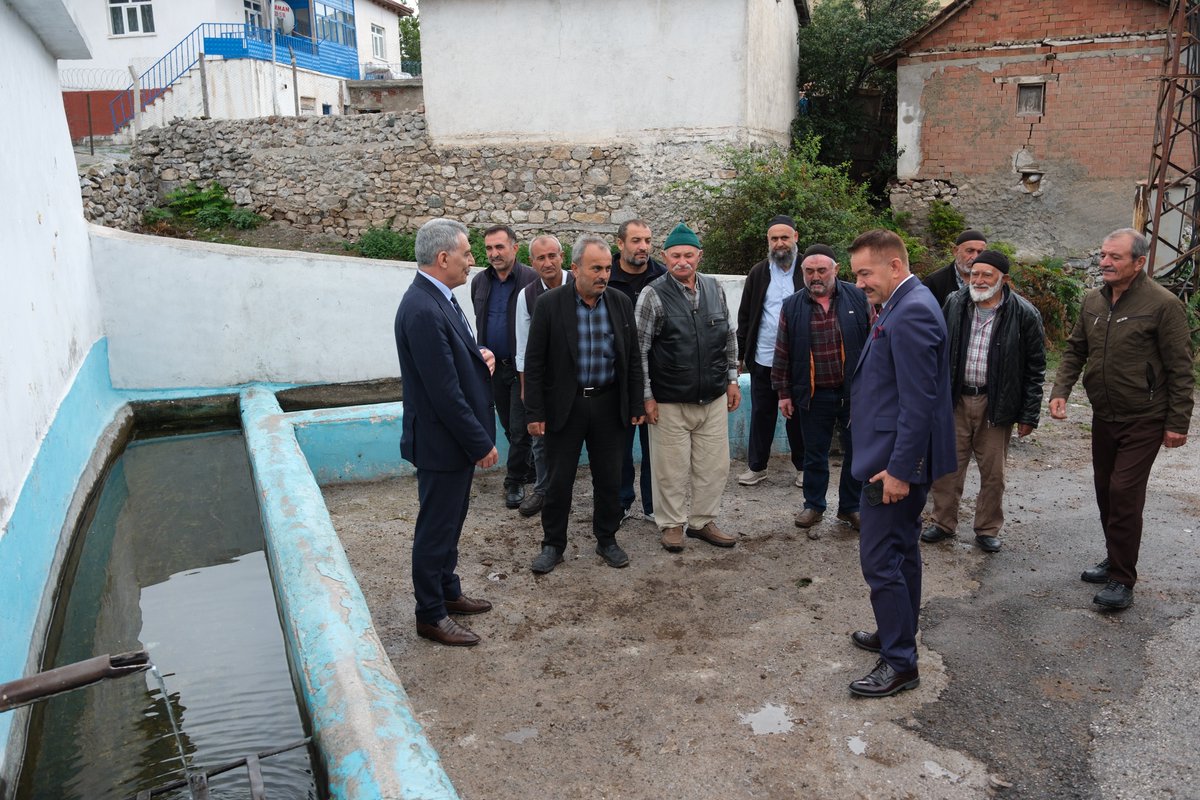 YozgatValiligi's tweet photo. 📍 Çekerek/Gökdere

Valimiz Mehmet Ali Özkan, Çekerek Kaymakamı Can Kurt ve İl Özel İdaresi Genel Sekreteri Nazif Yılmaz ile birlikte Çekerek İlçemize bağlı Gökdere Köyü'nü ziyaret ederek, vatandaşlarımızla sohbet edip sorunlarını dinledi. https://t.co/wIRjXdNLqn