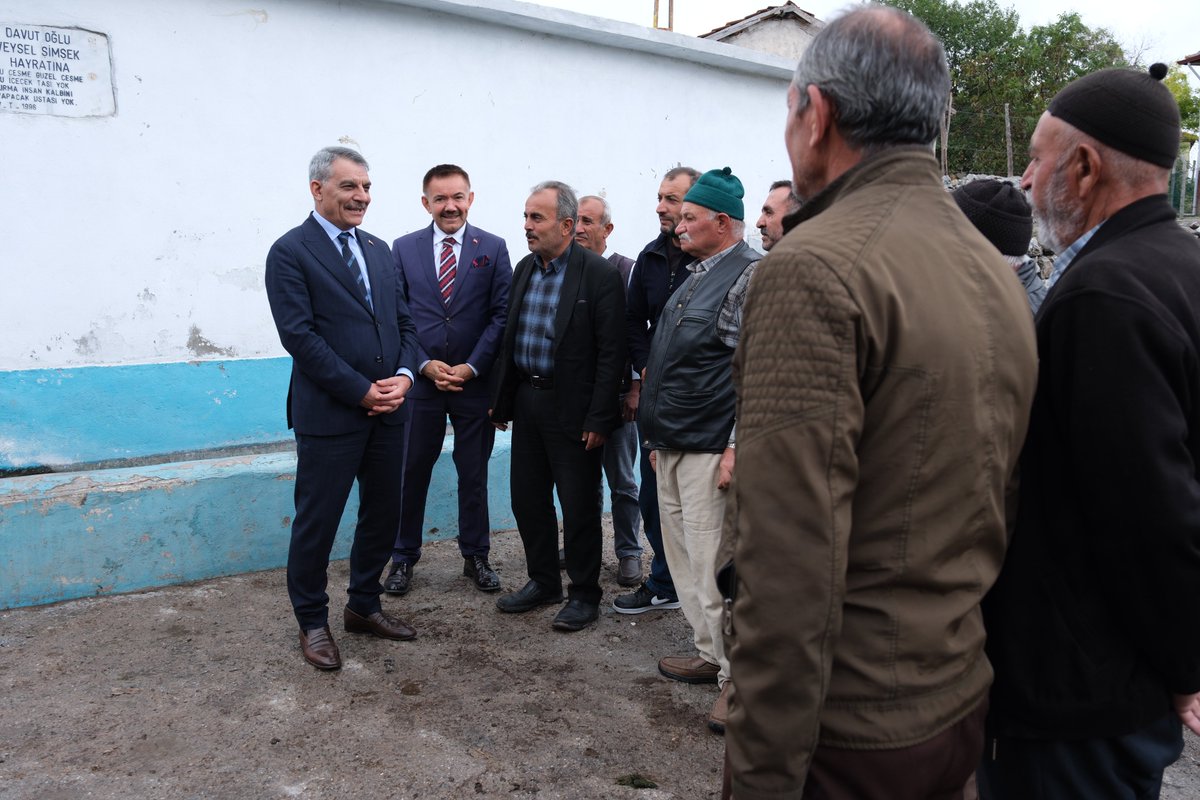 YozgatValiligi's tweet photo. 📍 Çekerek/Gökdere

Valimiz Mehmet Ali Özkan, Çekerek Kaymakamı Can Kurt ve İl Özel İdaresi Genel Sekreteri Nazif Yılmaz ile birlikte Çekerek İlçemize bağlı Gökdere Köyü'nü ziyaret ederek, vatandaşlarımızla sohbet edip sorunlarını dinledi. https://t.co/wIRjXdNLqn