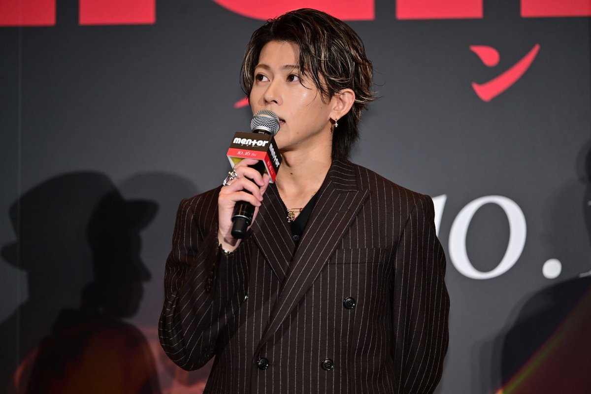 encore_inf's tweet photo. 映画『mentor』ジャパンプレミア！ 笑いも、恐怖も、共感も、違和感も。  最も不穏で、最も人間くさい、かつてない映画体験。  交わらないはずの３人の歪な再会が、狂気を暴走させる。  #磯村勇斗 × #末澤誠也（#Aぇǃgroup） × #綾野剛 × 吉田恵輔 監督  「mentor」  W主演・磯村勇斗＆末澤誠也、  綾野剛、吉田恵輔監督  チームmentorついにお披露目！

https://t.co/zHFkweK4Fp

#映画mentor