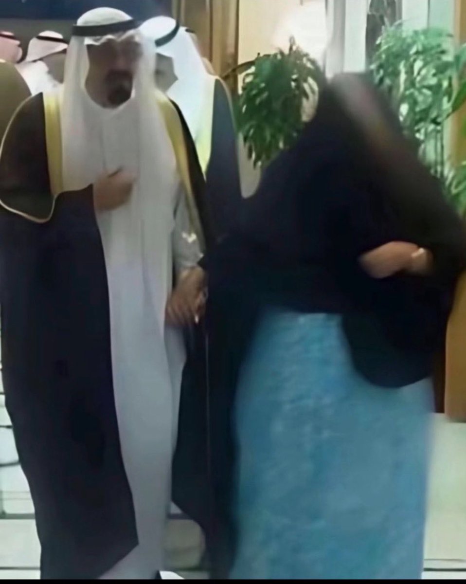 Noo2r7's tweet photo. تبونها بالقناعة مقتنعين نفسياً و عقلياً 

تبونها بالحريه فهاذي حريه شخصيه 

تبونها بالشرع  و الدين يكفي فخراً ان قدوتنا في ديننا عايشه رضي الله عنها 

بنات ملوك ،و امهات ملوك ،و اميرات،
ومع ذالك محافظات على الحجاب. 🇸🇦👇🏻

#نقابنا_عزنا https://t.co/WBsO2iHQX1