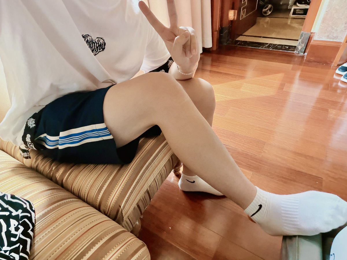 rainmoex's tweet photo. 求瘦腿教程
求一夜之间减20斤教程 https://t.co/ow6blCe1gF