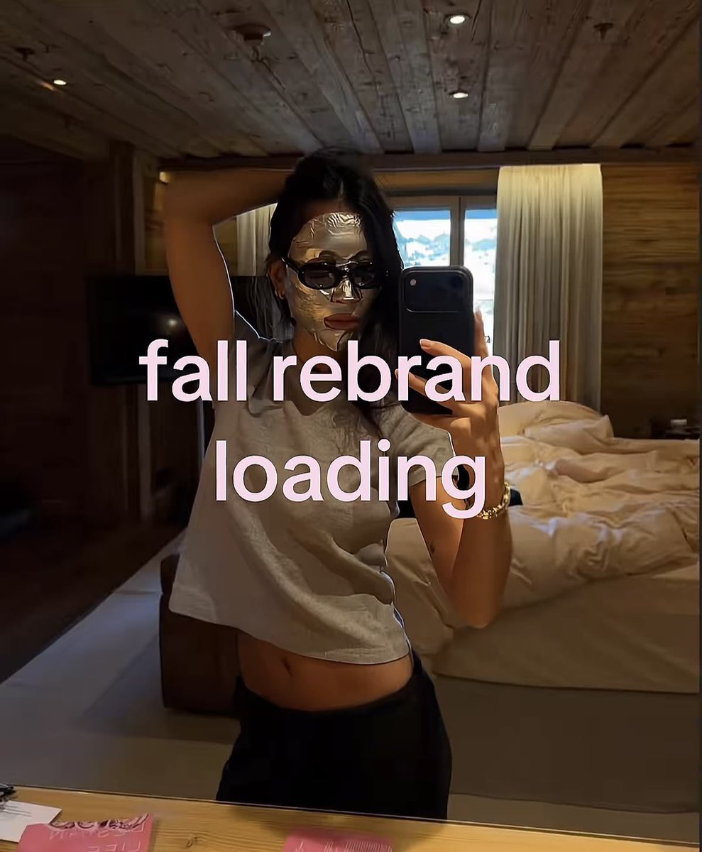 parisandior's tweet photo. last day of september https://t.co/iEFymHZnJU