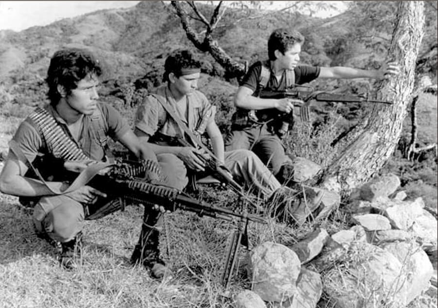 ideiazabaldub's tweet photo. Gaur duela 42 urte El Salvadorreko Armadak Pakito Arriaran internazionalista arrasatearra hil zuen Chalatenangon, hango FMLN gerrillan borrokan ari zela.

«Bi herri ditut maitatzeko eta mundu bat bere alde borrokatzeko»

1955 ☆ 1984 | BETIKO ARGIA https://t.co/tlgfDUImZq