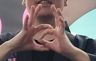 saisai000ttt's tweet photo. 非公式こみゃくのポースできました😊
小さい円にもう片方を被せる👌 https://t.co/JagsN2QOjq