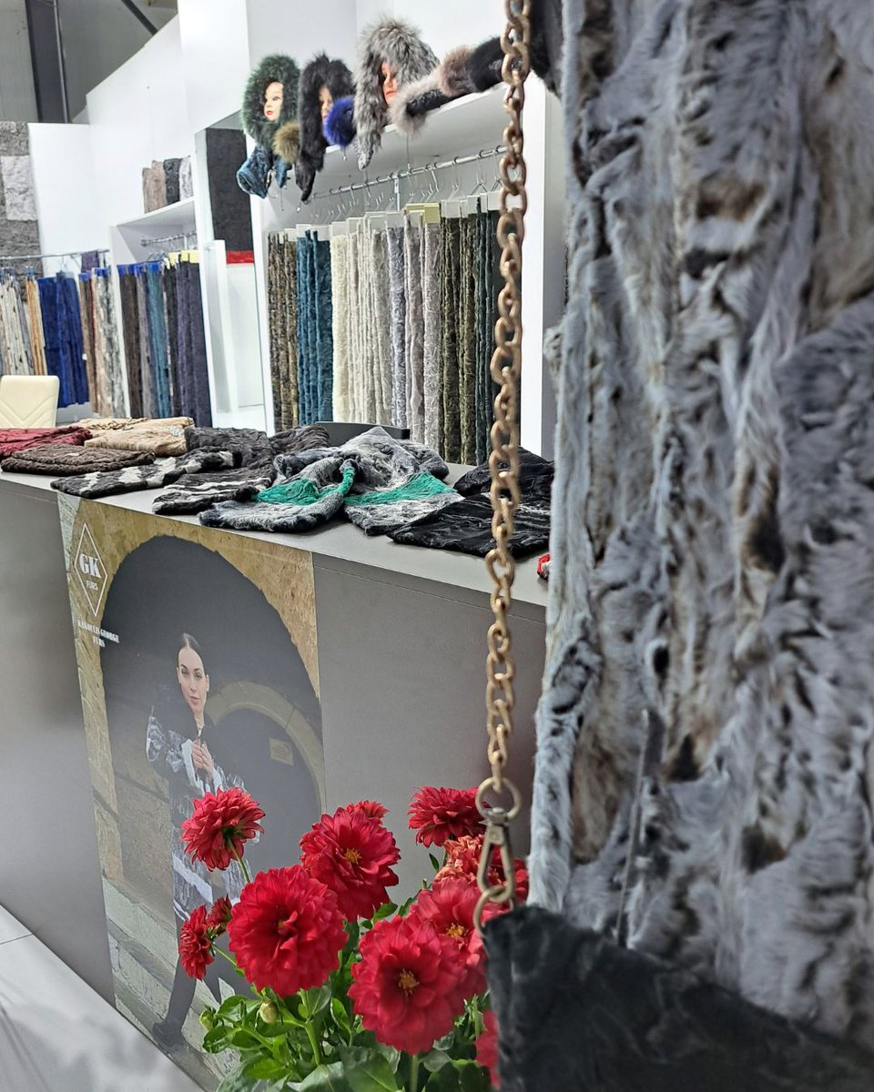 kastoriafurfair's tweet photo. Why do premium manufacturers insist on superior raw materials? Because great design starts with what you choose to work with. #KIFF brings together a wide variety of fur plates, giving manufacturers the freedom to explore materials, textures and possibilities.
15-17 APRIL 2027 https://t.co/NGskxLzzWE