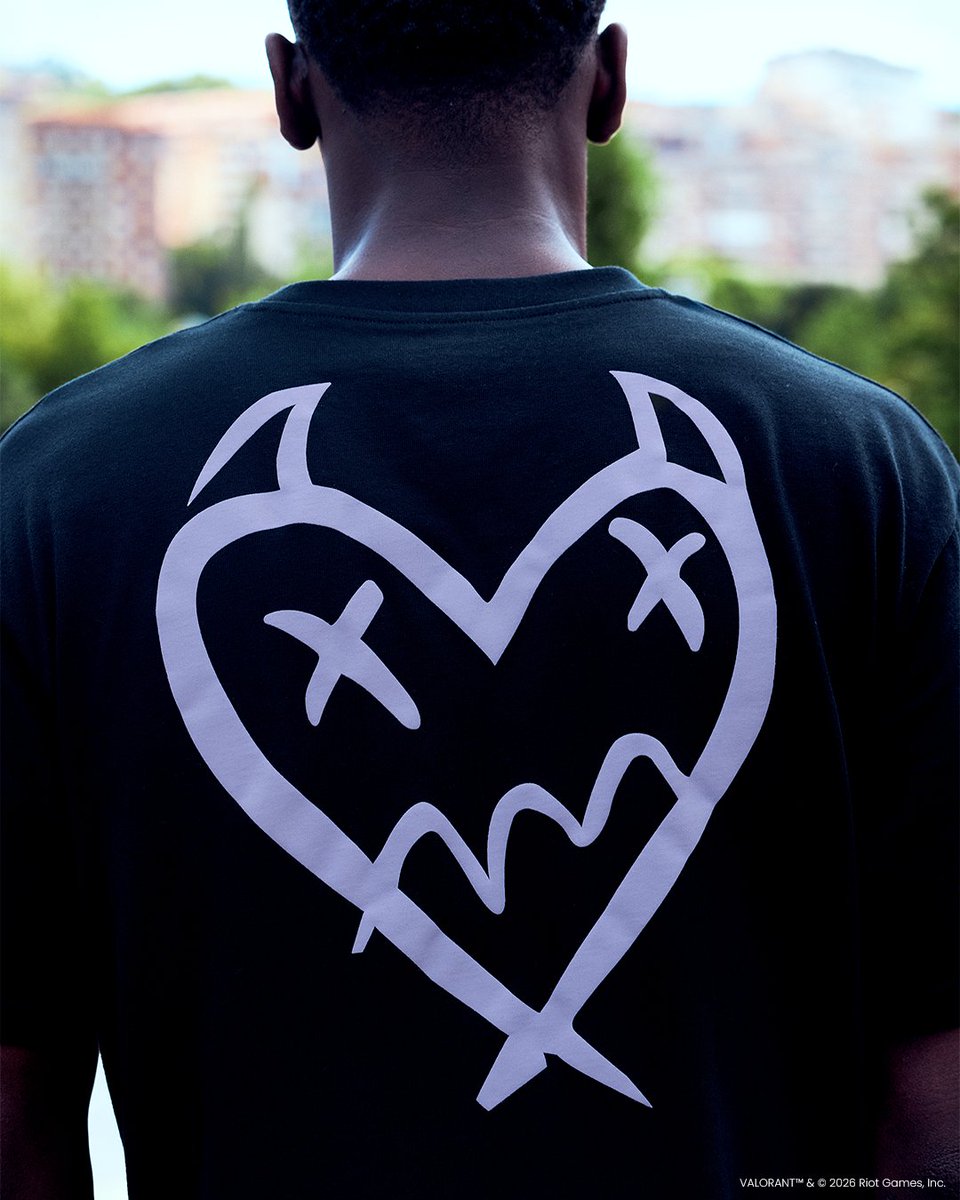 Fulllife_fr's tweet photo. Faites de chaque fin un nouveau départ 🦋

Passerelle unique entre deux mondes, notre T-shirt Clove reprend les fameux symboles de cet agent de @VALORANTfr.

Disponible dès maintenant : https://t.co/zCppNOmabT https://t.co/xZfp4t722j