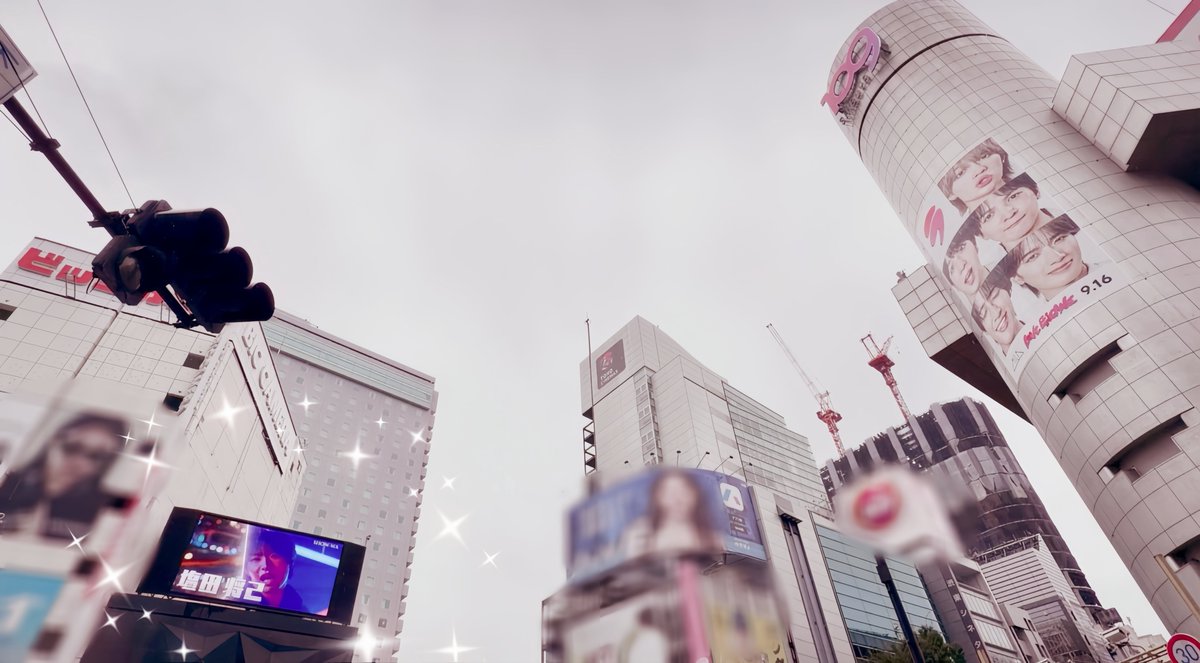 as_aiko_m's tweet photo. 渋谷のビジョン📸

場所が曖昧でしたが探していると頭上からSHOW-WAの曲が流れてきました！😳♪

改めてすごい場所に広告出したなぁ～✨️

しばらく眺めてました𓈒𓂂◌

#SHOW_WA #SHOW_WA武道館 
#シブクロ https://t.co/NHpvoZee4e