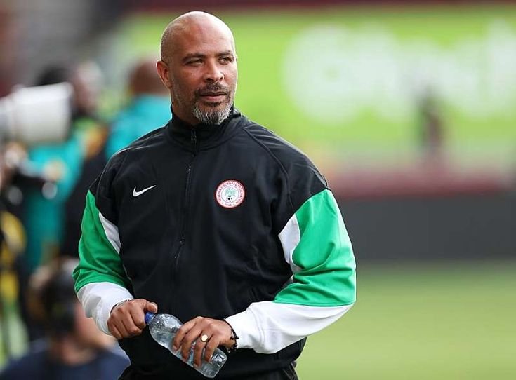 GunnersReplay's tweet photo. NFF, MAKE IT MAKE SENSE. 😭🇳🇬

Nigeria went to Mali to get a coach for the Super Eagles.

Mali bigger than Nigeria? NO.
Malian football bigger? NO.
Malian player pool bigger? NO.

So WHY did NFF choose Éric Chelle?

After all the coaches in the world, they went to Mali and said: “THIS IS THE ONE.” 😭

WHAT EXACTLY DID THEY SEE?

#SuperEagles #NFF #Nigeria
