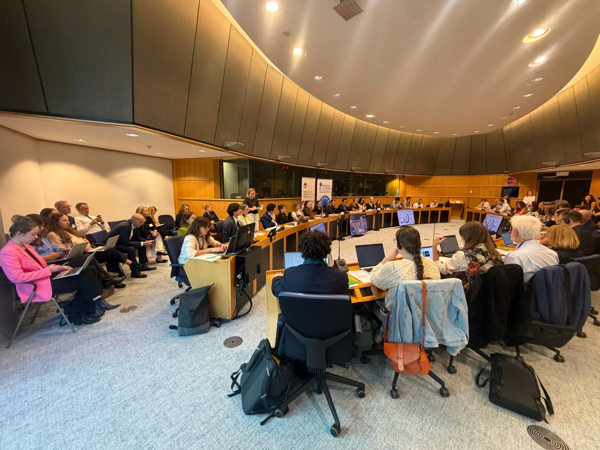 EUFoodForum's tweet photo. From farm to fork, food waste remains one of Europe’s most urgent challenges. At the EFF - @EuroFoodBanks event hosted by MEP @BenoitCassart, speakers agreed: meeting the EU’s new targets requires better prevention, easier donation and stronger redistribution. 

#IDAFLW2026 https://t.co/oRRfWRVzEH