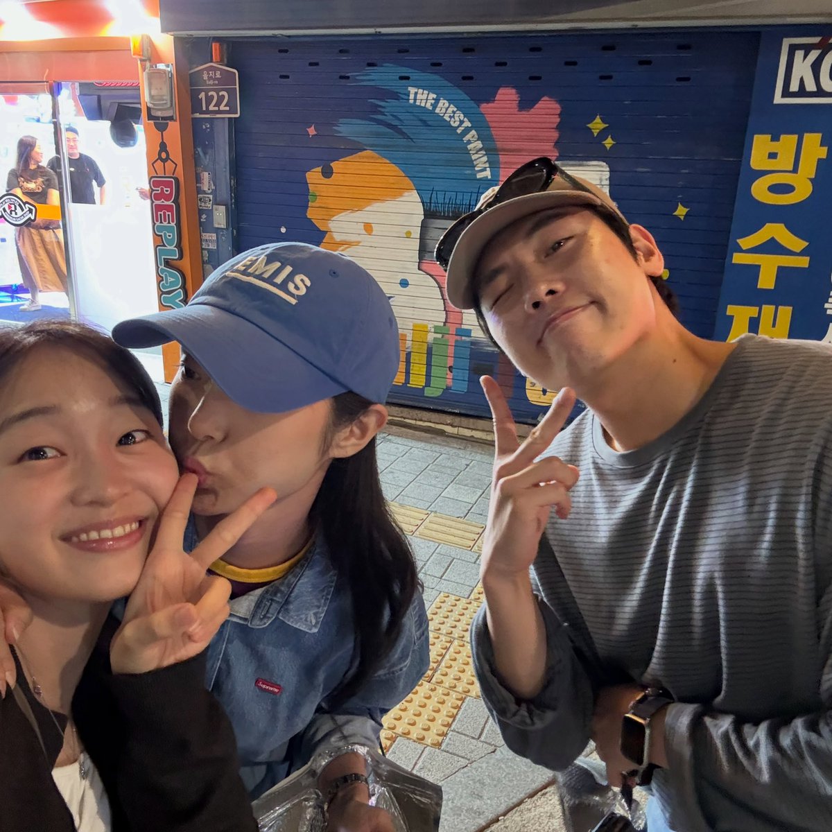 mkhcswbdnlsy's tweet photo. appello bestie hanging out together!!!!!! hyejun with damhee &amp; hyeonwoo!!! https://t.co/hPMx8en8kv