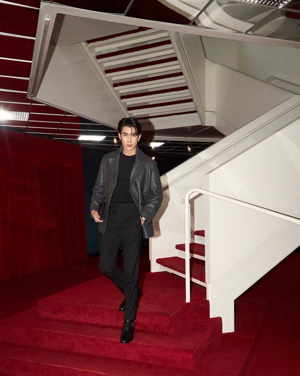 ParkkengChannel's tweet photo. #MEWinNYFW2026 #100YearsofLeatherxMew #cosAW26xMew #privatepolicyxMew #OneNightRunwayxMew #MewSuppasit https://t.co/ELueBCeC3K