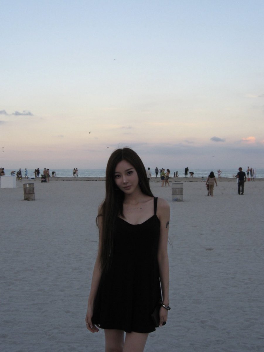 aespa_official's tweet photo. before dinner

#aespa #æspa #에스파 
#GISELLE #지젤 https://t.co/nciwfzEBiw