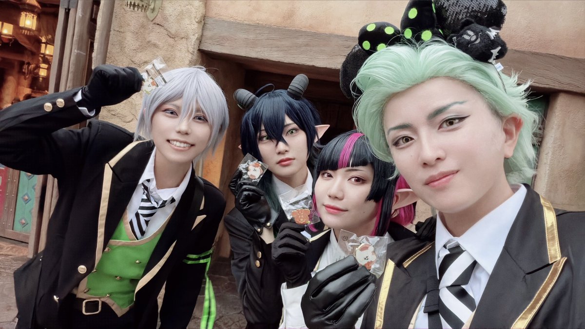 yobosuke's tweet photo. 【Dハロ/twst仮装】
9月も終わるので今月のDハロインパの振り返り！何やかんやで前半戦は4回インパしてました🎃✨️どれも本当に楽しかった...一緒にインパしてくれたメンツに感謝です🙏🏻🙏🏻来月のインパも楽しみ～～～(   ◜▿◝ )❣️ https://t.co/VWvzKqbC89