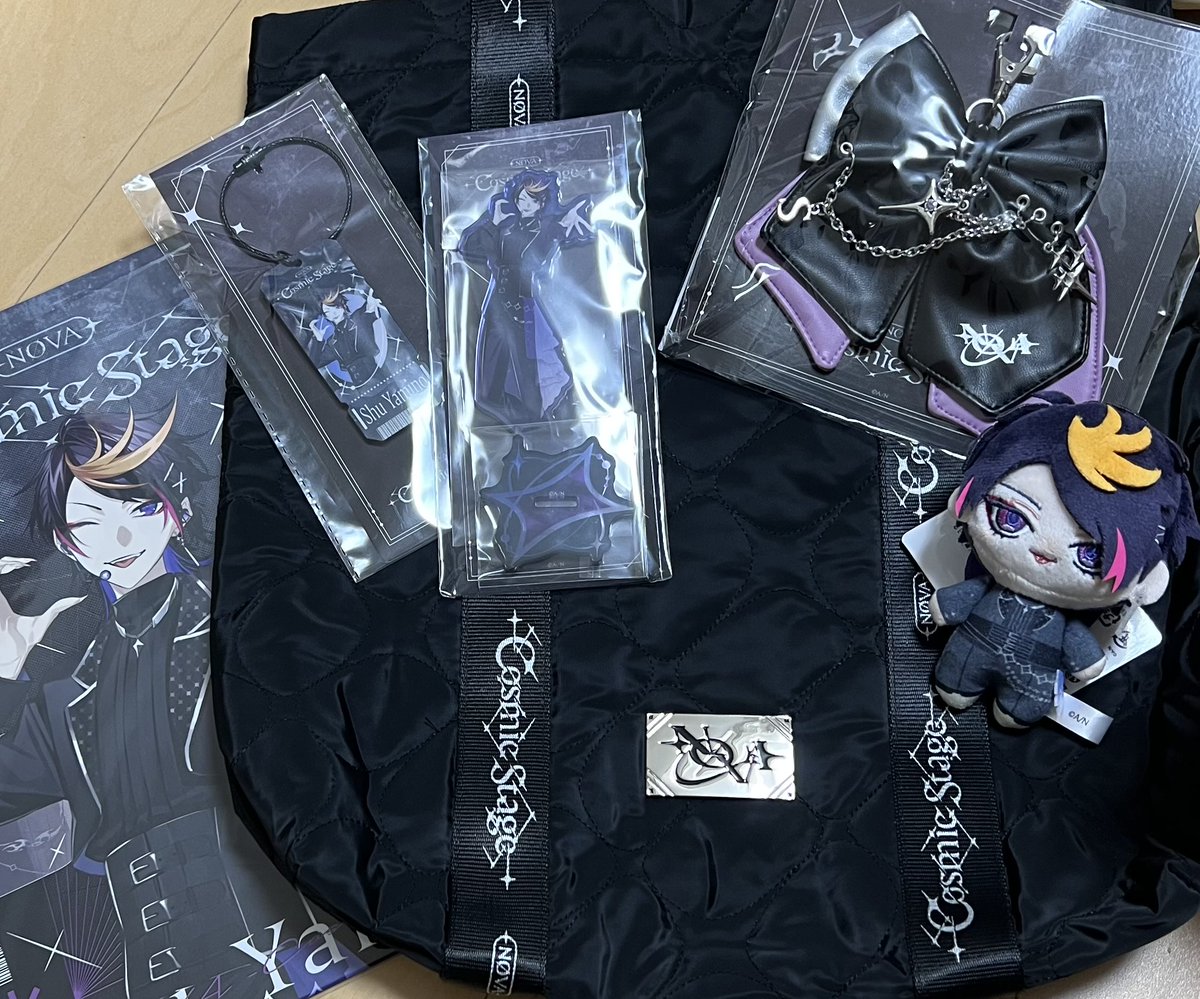 u_ta0502's tweet photo. NØVAグッズ届いたんだけど思ったよりKpop寄りでびっくりしている…大変良き……… https://t.co/yScdzjHzTQ