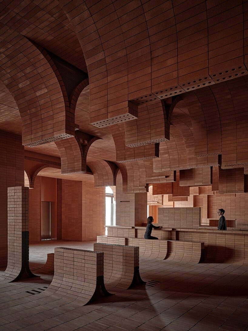 designboom's tweet photo. designed by one plus partnership, gaoxingli insun cinema and coffee bar in haikou uses undulating brick walls, ceilings, floors, and counters to echo the coastal landscape of hainan.
https://t.co/w1smSOdJAY https://t.co/vmOs2ApbL0