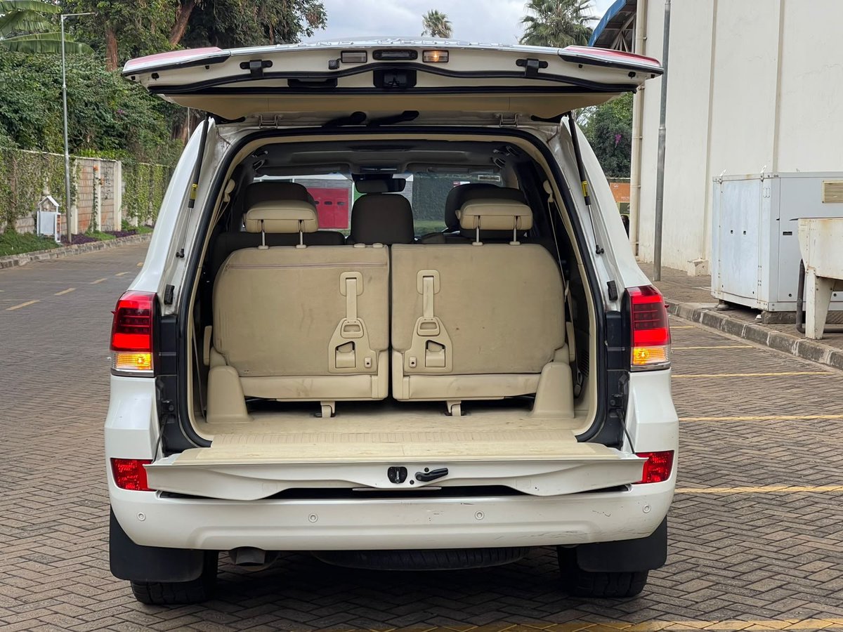 MackenzieAlesk's tweet photo. TOYOTA LANDCRUISER ZX
Registration : KDR
4600CC (V8 )Petrol Engine
2011
Automatic Transmission
Smart Key Entry
Thumbstart Ignition
Multifunctional Power Steering Wheel
Lane Assist
Cruise Control
Height Control
Hill descent control
Sunroof
Infotainment system control screen
Daytime Running Lights
Multizone climate controls
Rear mounted spoiler

Price  : 5,150,000 Ksh Negotiable upon viewing  
Trade-in accepted 
Contact Alex 0704-342252