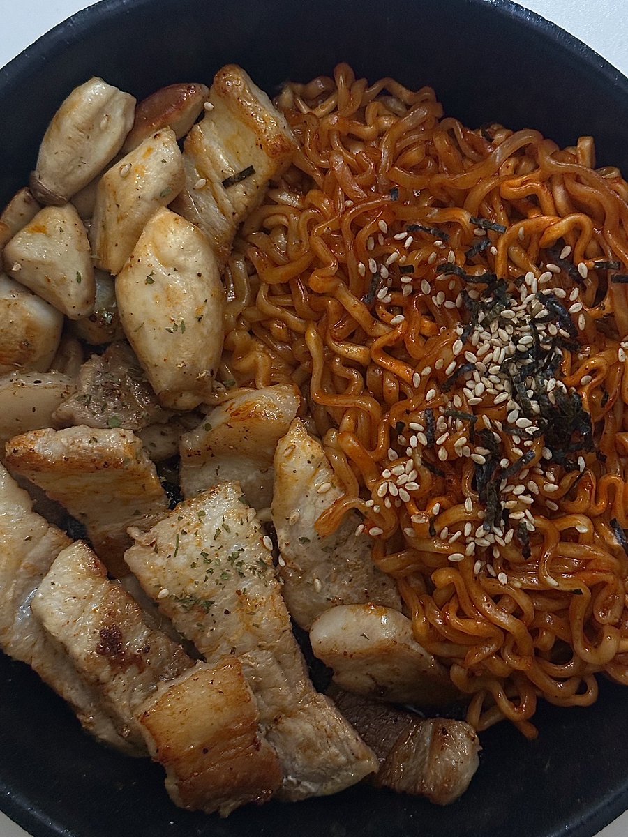 doeunmanimogo's tweet photo. 불닭에 삼겹살 https://t.co/brbvgHIxph