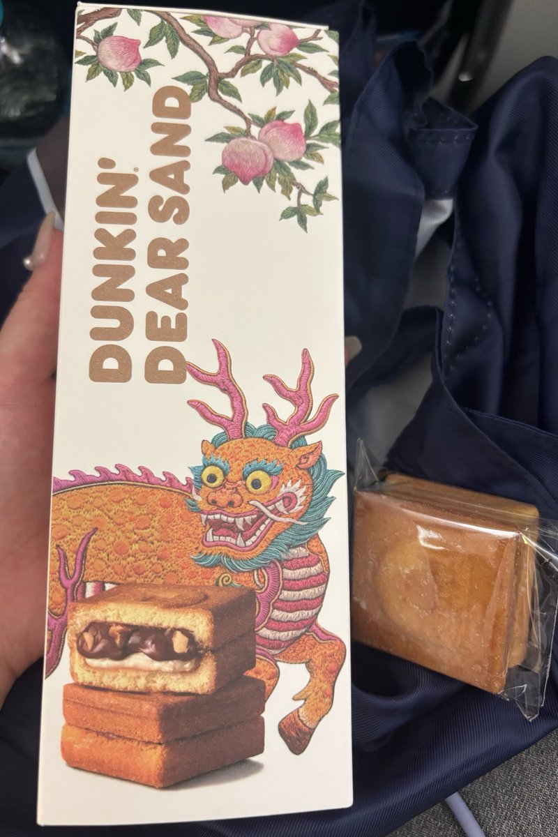 wonkorem's tweet photo. 仁川空港で買って正解だった韓国土産🇰🇷✈️

第1ターミナルで見つけた
DUNKIN’のDEAR SAND🍪

帰国前に買ってみたら美味しかった🤤
お土産にも自分用にも◎
次行ったらまた買いたい！

📍仁川国際空港 第1ターミナル

#韓国旅行 #韓国土産 #仁川空港 #韓国お土産 #韓国購入品 https://t.co/pauwLhLdhA