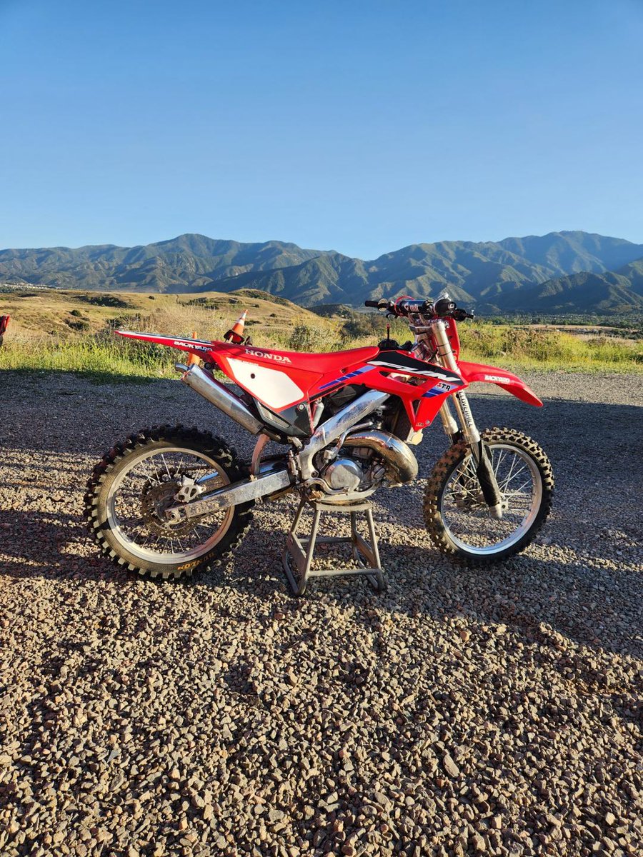 txrace's tweet photo. @chrismicklos - TX RACE™ Restyle Kit® 🔥🔥 for Honda 🏁🏆 #txrace #txracekit #restyle #restyling #conversion #honda #hondanation #cr #crf #twostroketuesday #mx #motocross. More info at txrace dot com https://t.co/nVg47ya1F9
