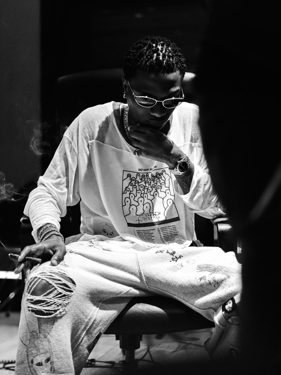 chartsafrica's tweet photo. WizKid via IG…

Album 💿 mode “SEXY” https://t.co/KMze1uvIfP
