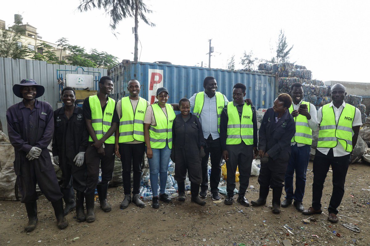 Atesh2545's tweet photo. In Makueni, market waste is finding a new purpose. 🌱 Jimbo Taka turns organic waste into fertilizer and animal feed while creating opportunities for youth and women. ♻️

@EuInKenya @PACJA1 @feskenya #MajiNaTakaKE https://t.co/y0KsH1qiDH