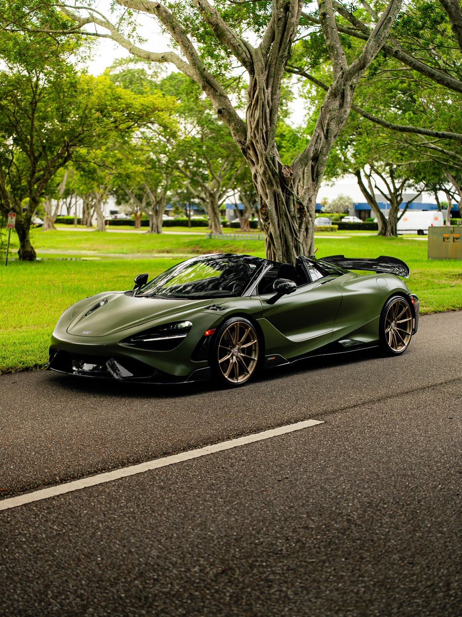 TheAutoHub's tweet photo. McLaren 765LT https://t.co/8fNdjEXqDw