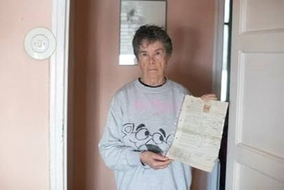 VValegrame's tweet photo. No hay más que verla para saber de qué palo va esta vieja. Todos sus vecinos hablan pestes de ella. Mala vecina y peor inquilina. Esta señora tiene de vulnerable lo que el Pato Donald. Qué es más estafa? Pagar 500 pavos de alquiler por una casa que cuesta 2.500 es una vergüenza. https://t.co/Kts4bVk5X3
