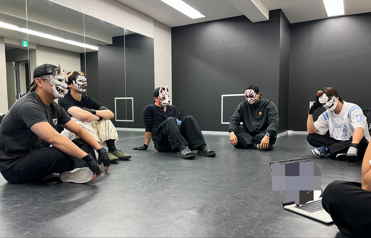 o_menz_official's tweet photo. 今日は先日告知したフジテレビにて放送予定の冠番組に向けての打ち合わせ📝

共犯者の皆さんに楽しんでもらえるよう
リアルシンキングタイムのメンバー🤯

#OMENZ https://t.co/9BYAABC9rf