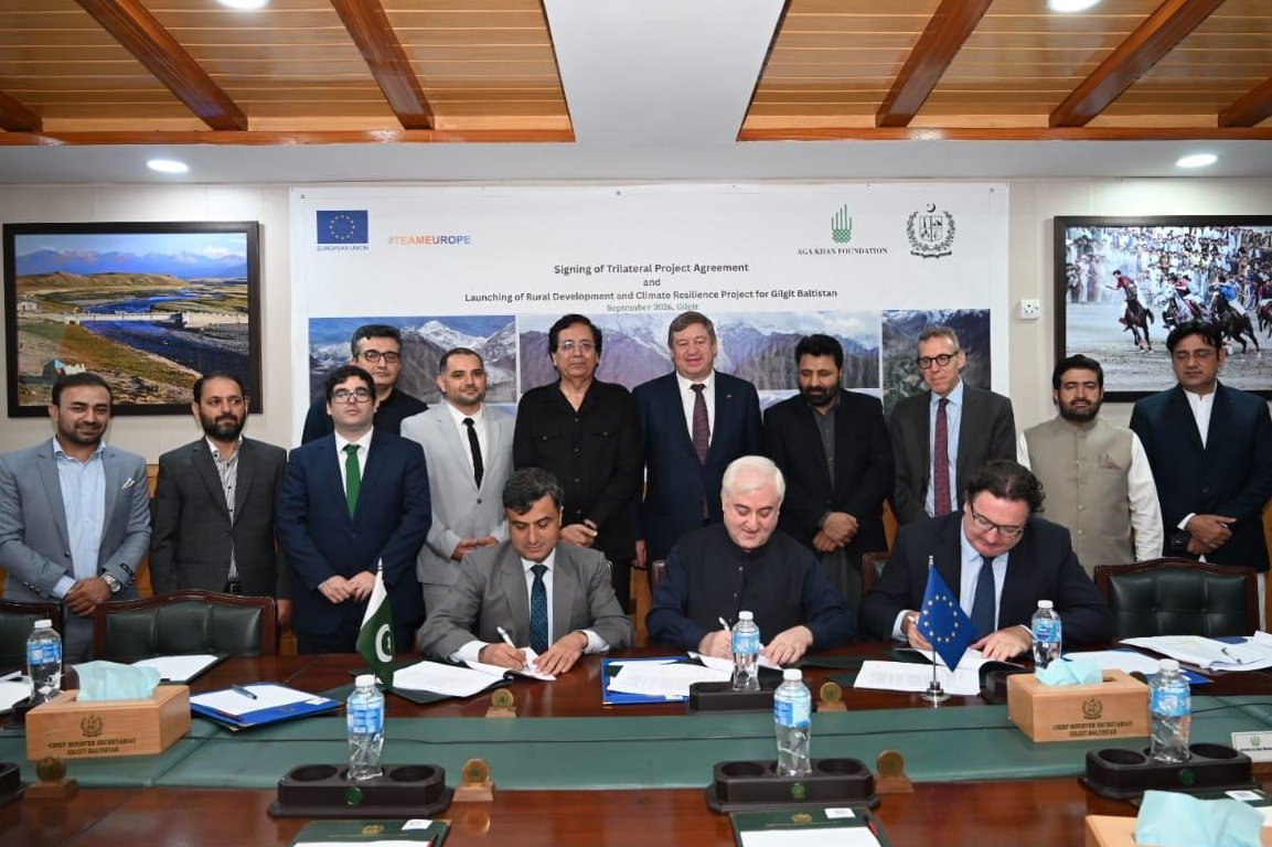 EUPakistan's tweet photo. 📍Gilgit, the EU together with Government of Gilgit-Baltistan, @AFD_France and @AKF_Global launched the Rural Development &amp; Climate Resilience Project, supporting water and sanitation, clean energy and climate-resilient housing for 43,200 households, with 40% women beneficiaries. https://t.co/HSkm4ADGHY