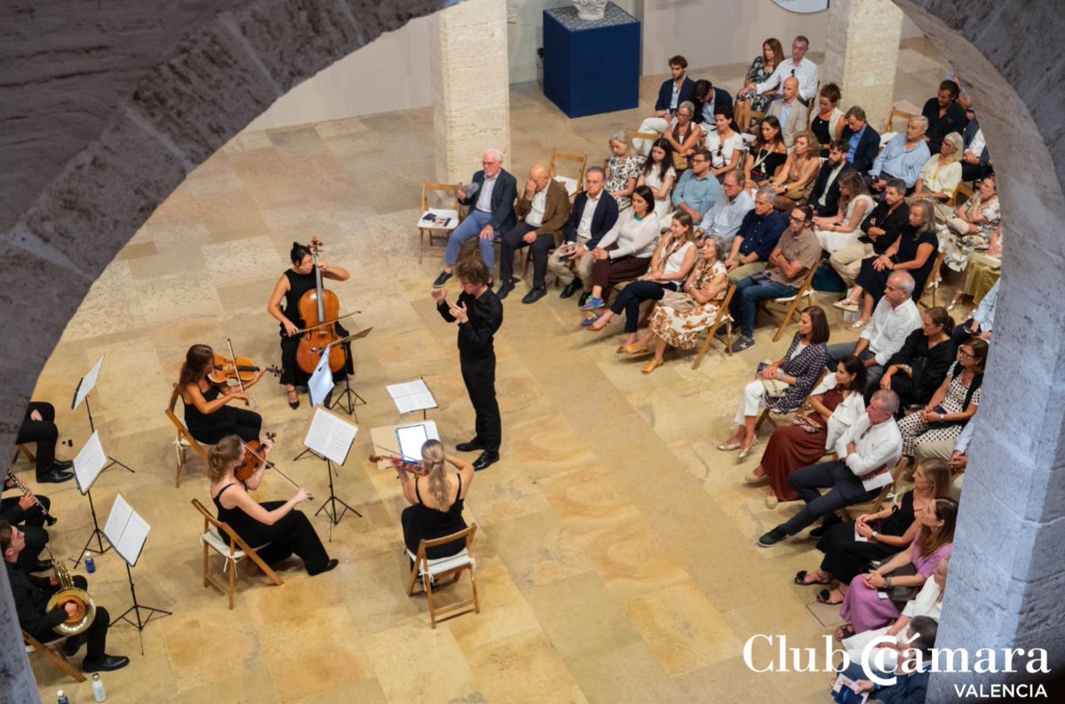 fsantocaliz's tweet photo. Agradecemos al Club @camara_valencia su apuesta por el #SantoCáliz de #Valencia en su acto de bienvenida a sus socios en el Almudín 🍷

Disfrutaron del concierto Mística del Santo Cáliz 🎼 de la mano de Filarmonía Hispánica.

¡Seguimos trabajando! 🌐 https://t.co/xaWAuD9Rrt https://t.co/mElfZHQoAx