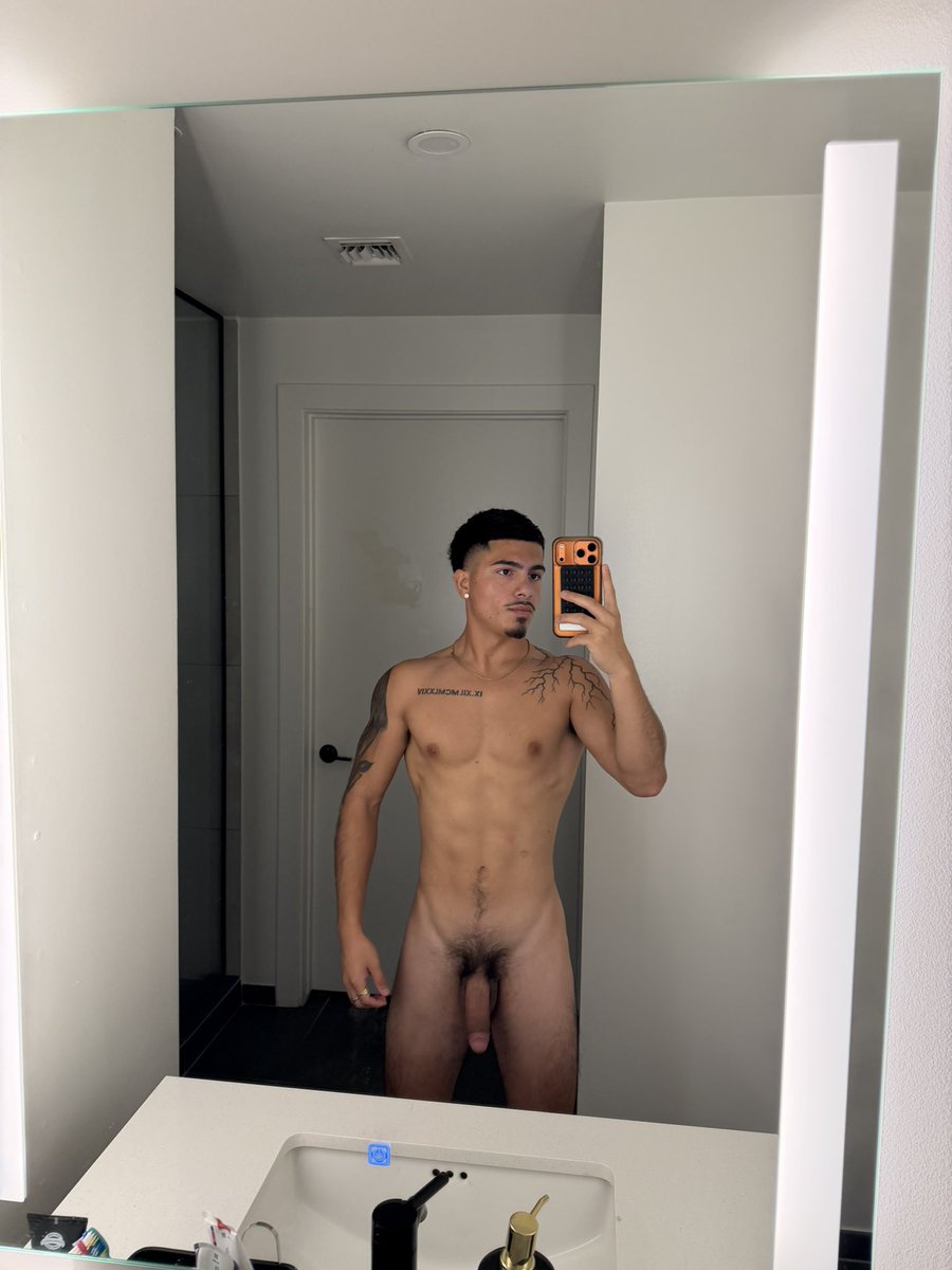 mkalejandroo's tweet photo. Insta VS  X post 
Which do you prefer 😩 
(My OF is FREE btw 🫣 )

https://t.co/w0yaHEbff7 https://t.co/EcPscwBWHj