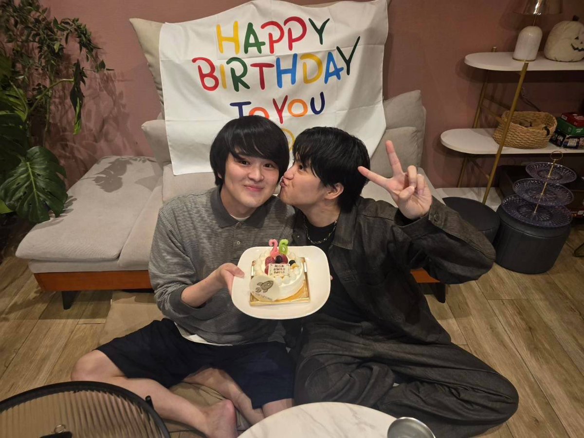 mochizuki_ayumu's tweet photo. 望月、26歳になりました！！
自分らしく、楽しい一年にしたいです。
たくさんのお祝いをありがとうございました😊
#兄貴が配信に遊びに来てくれた https://t.co/Q1KdGkCtlO