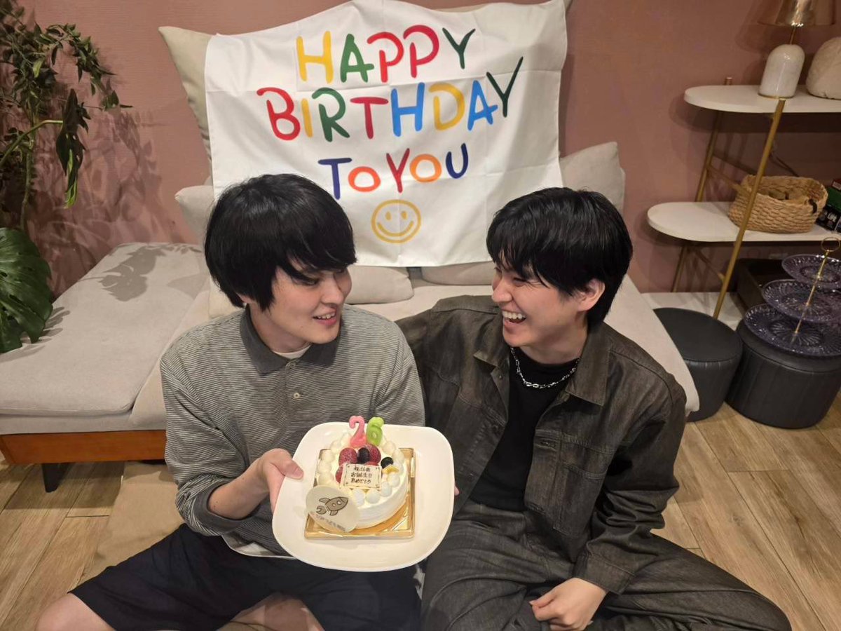 mochizuki_ayumu's tweet photo. 望月、26歳になりました！！
自分らしく、楽しい一年にしたいです。
たくさんのお祝いをありがとうございました😊
#兄貴が配信に遊びに来てくれた https://t.co/Q1KdGkCtlO