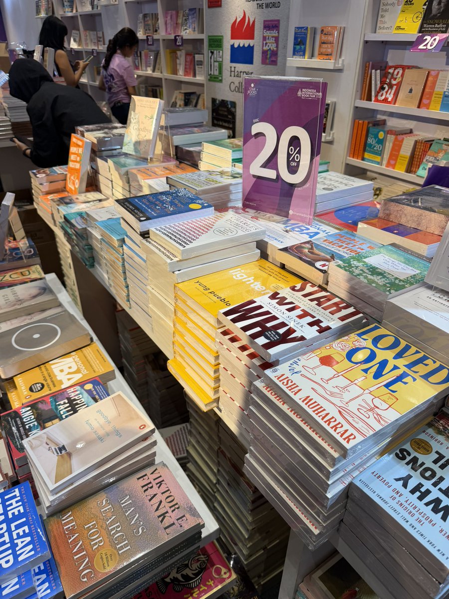 lylouddd's tweet photo. beli langsung 11 buku di iibf si parah ya kak😭 https://t.co/H1gmYDJf0g
