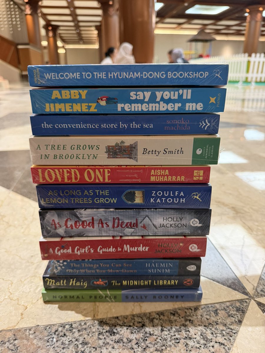 lylouddd's tweet photo. beli langsung 11 buku di iibf si parah ya kak😭 https://t.co/H1gmYDJf0g