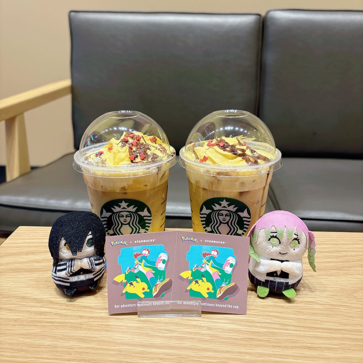 _o4diary's tweet photo. 仕事終わりに同僚と👊
モバイルオーダーでちょっとミスって6個になったけど、おいしかったし無事にステッカーもらえたし良き😂⚡️
同期が推しポケモン連れてきてていいなぁ！てなった🥹
私も早くほしいゾロア〜〜！！
そして安定におばみつ連れてきても誰も引かない同僚たち…謝謝🙏 https://t.co/GraCLCHSe1