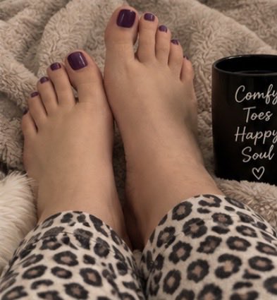 GingerCartwri's tweet photo. Me and my feet need to relax. 

#SilentSender #SilentSend #SilentSends #SilentBuyer #SilentBuyers #SendAndStaySilent #JustSend #SendDontSpeak #QuietBuyer #QuietSpender #SpoilMe #TreatMe #Revtag #PayPig #FindomX #FindomTwitter #FeetX #FeetTwitter #FootContent #PedicureFeet https://t.co/YR1wur4pIJ
