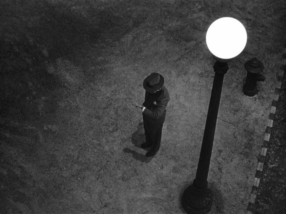 SabrinaMoro9's tweet photo. Strangers on a Train  ( 1951 ).
Alfred Hitchcock  🎥 https://t.co/Uh0qrrNxS9