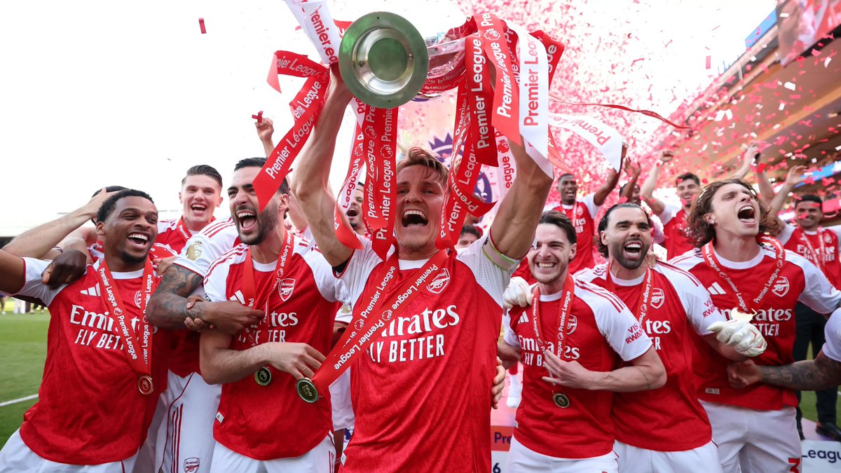 HighburyCentral's tweet photo. Years of competing at the highest level. Years of standing tall.

Arsenal fought for glory without compromising their principles.🏆

Class. Integrity. History. Some things are bigger than trophies. 🔴⚪️

#Arsenal #AFC #PremierLeague #PL https://t.co/v0bnajOIIr