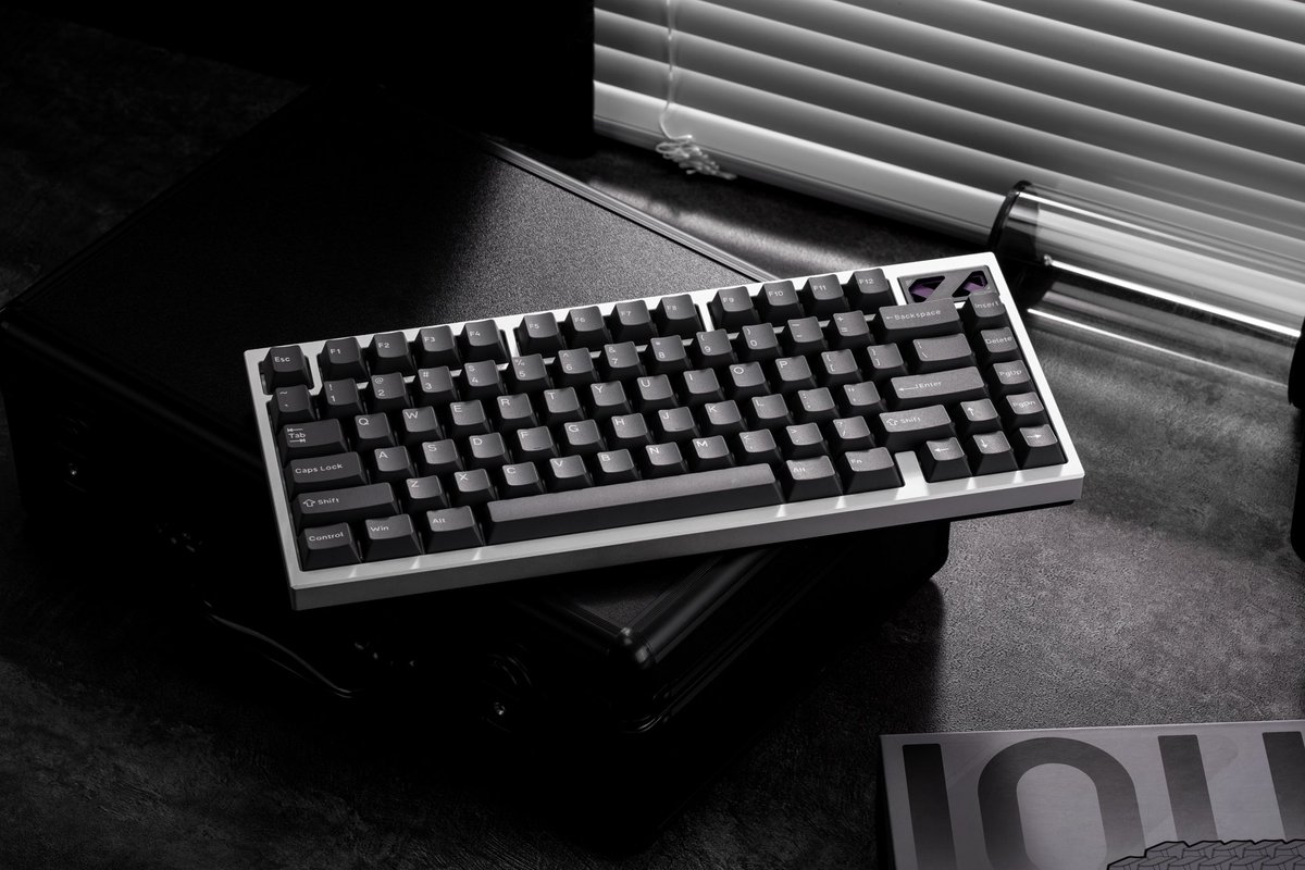 iQunix's tweet photo. Designed to belong wherever you place it.
#IQUNIX #EC75 #gamingkeyboard #halleffect #cleansetup https://t.co/GstOilTJUw