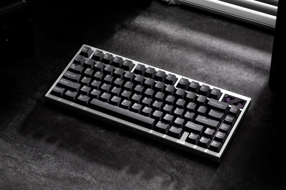 iQunix's tweet photo. Designed to belong wherever you place it.
#IQUNIX #EC75 #gamingkeyboard #halleffect #cleansetup https://t.co/GstOilTJUw